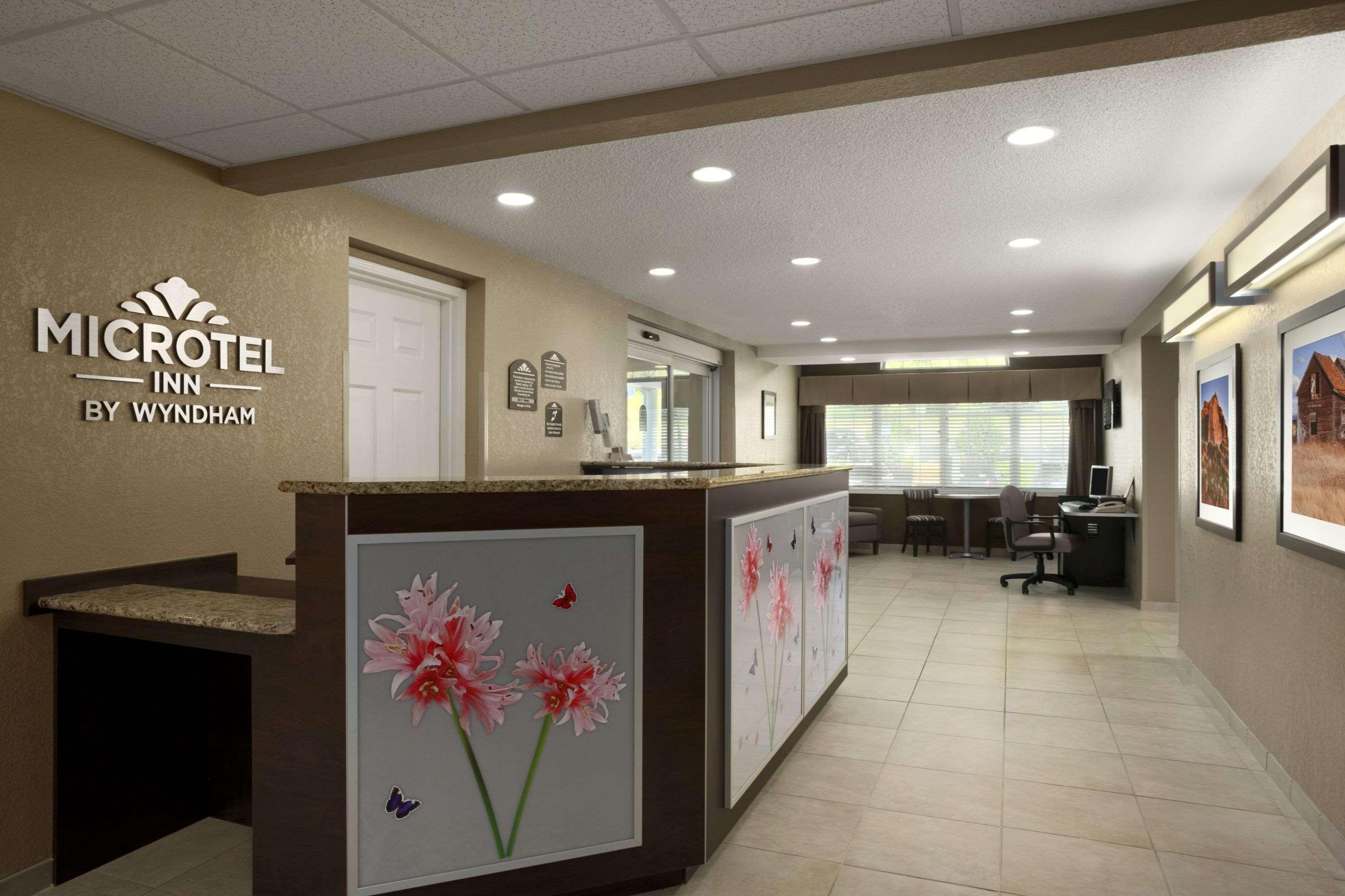 Microtel Inn & Suites By Wyndham Mineral Wells/Parkersburg Esterno foto