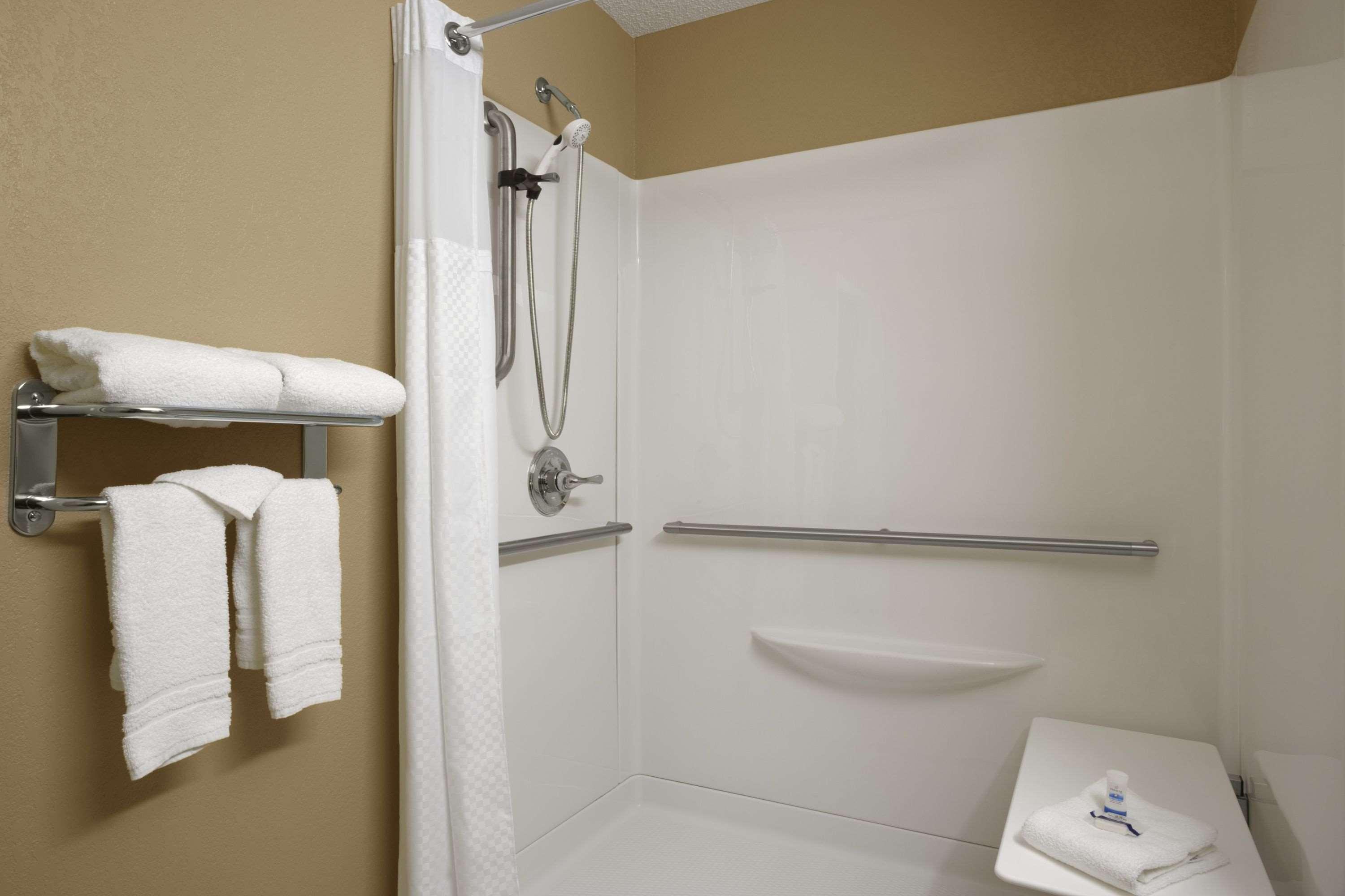 Microtel Inn & Suites By Wyndham Mineral Wells/Parkersburg Esterno foto