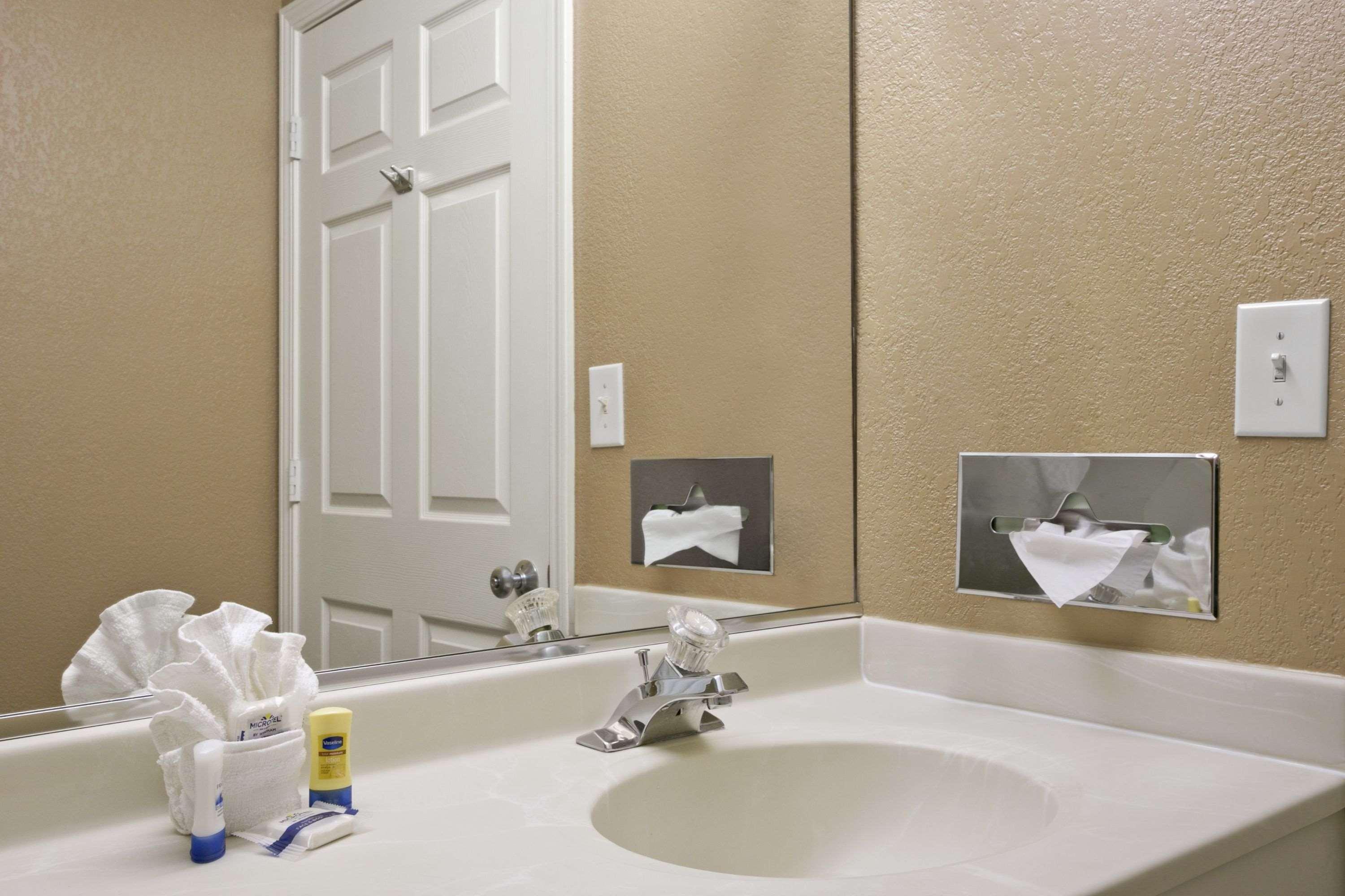 Microtel Inn & Suites By Wyndham Mineral Wells/Parkersburg Esterno foto