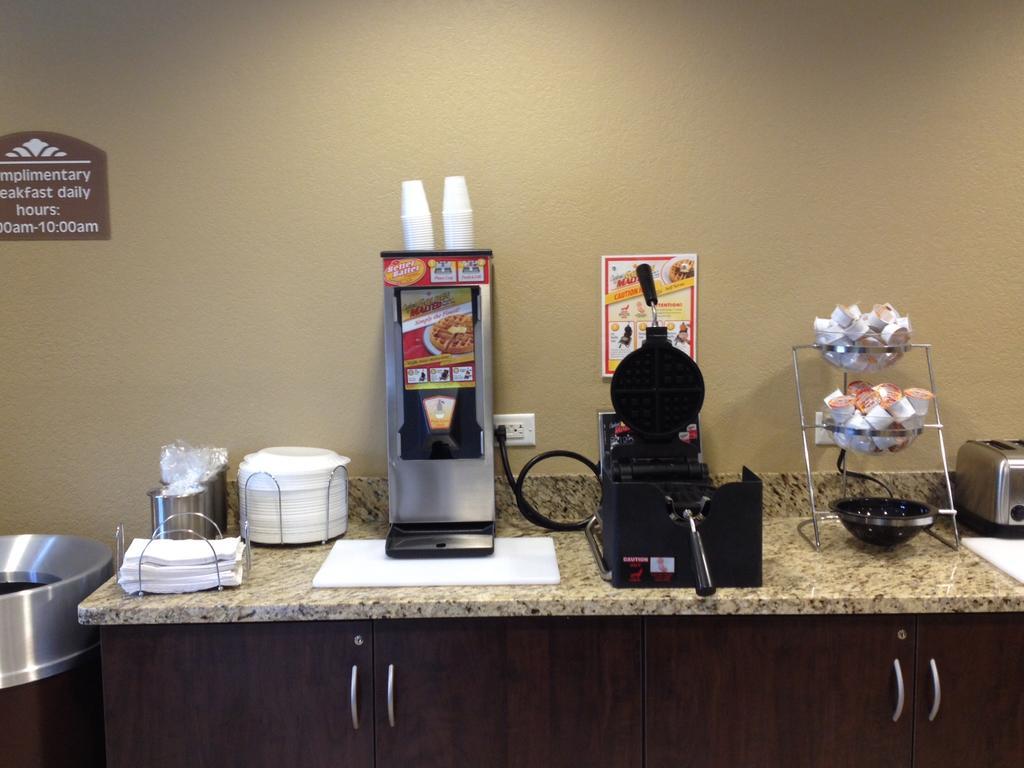 Microtel Inn & Suites By Wyndham Mineral Wells/Parkersburg Esterno foto