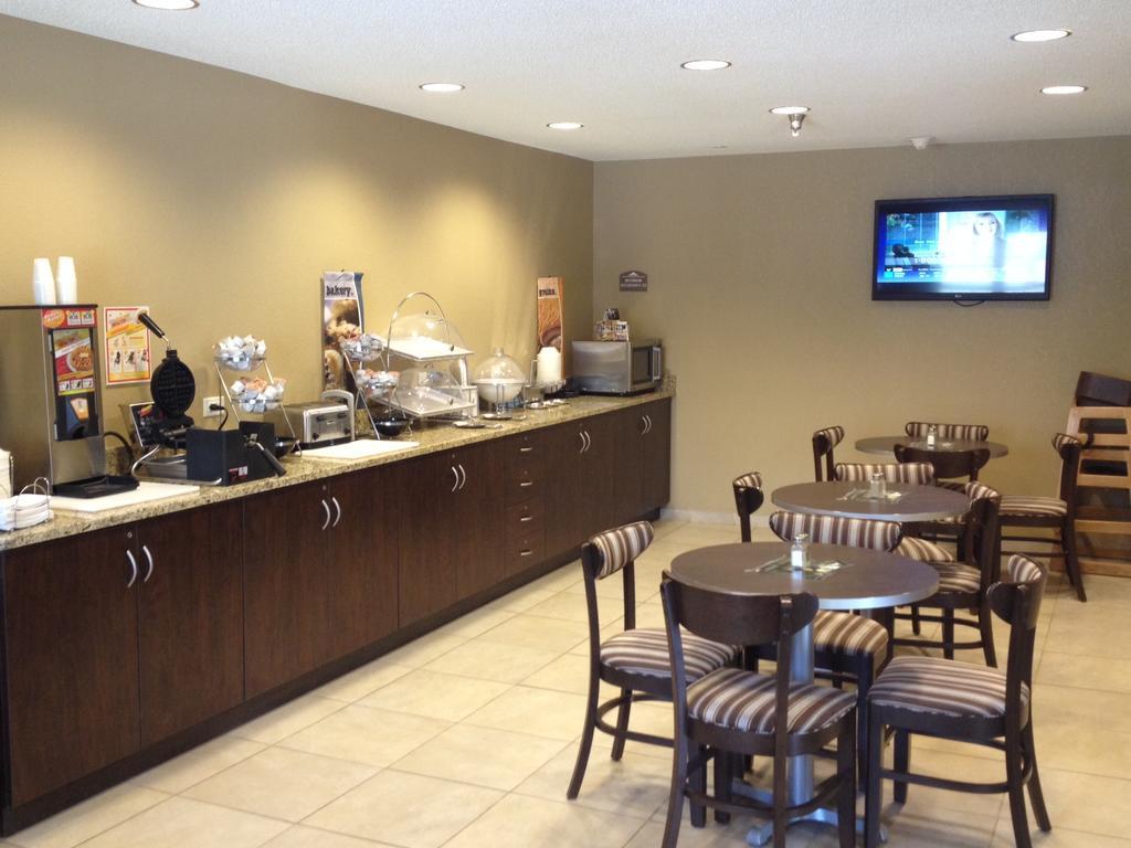 Microtel Inn & Suites By Wyndham Mineral Wells/Parkersburg Esterno foto